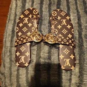 Womens Louis vuitton sandals Size 9
